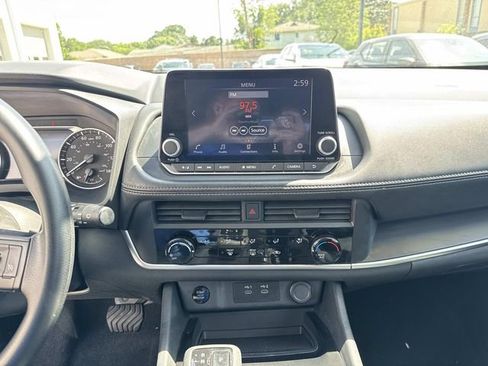 Used 2024 Nissan Rogue S FWD image 24