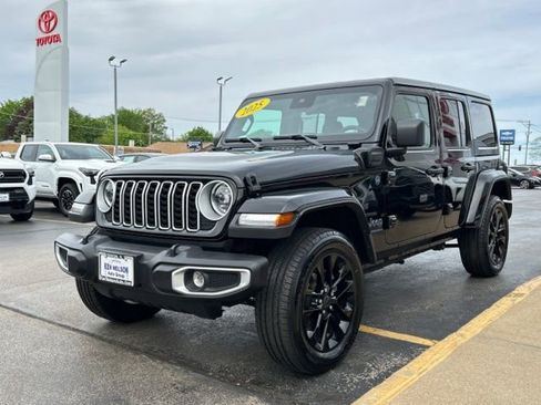 Used 2025 Jeep Wrangler Unlimited Sahara w/ Safety Group AWD/4WD image 5