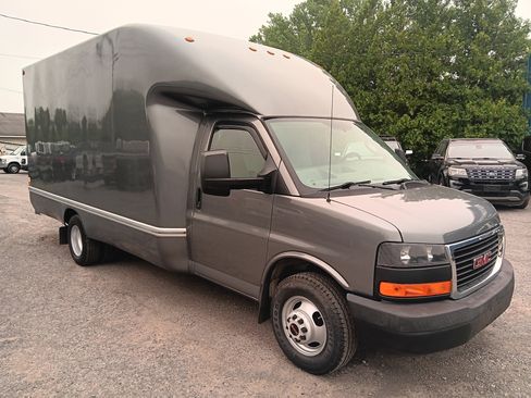Used 2016 GMC Savana 3500 RWD image 6