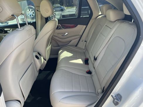 Used 2018 Mercedes-Benz GLC 300 w/ Premium Package image 12