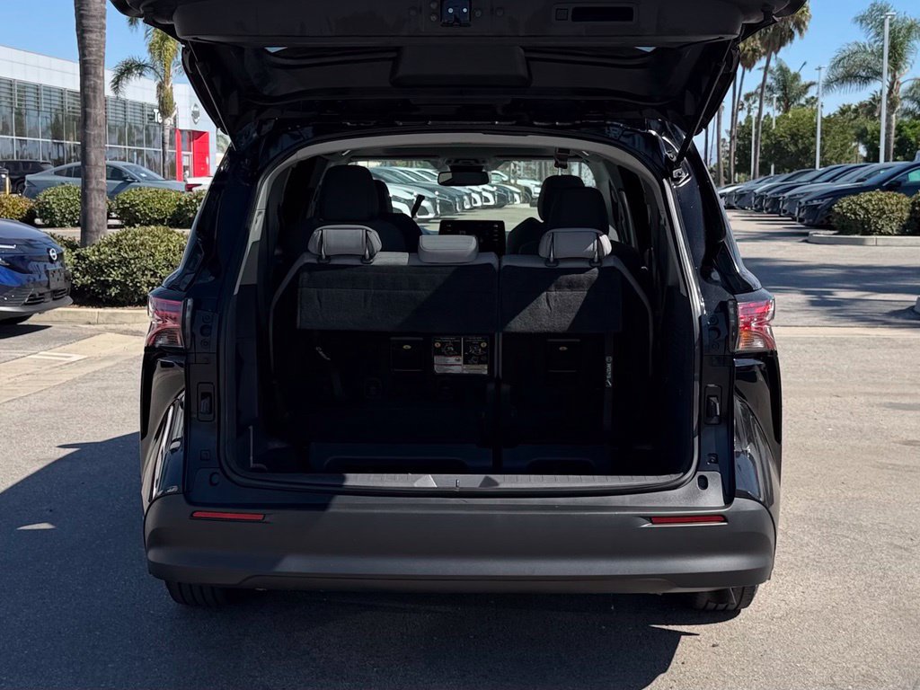 Used 2021 Toyota Sienna LE w/ LE Plus Package FWD image 8