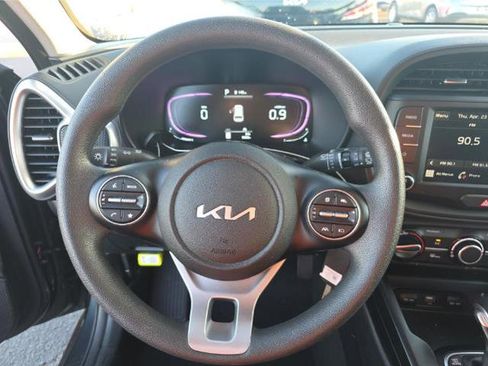 Used 2025 Kia Soul LX FWD image 7