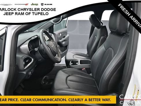Used 2025 Chrysler Pacifica Select FWD image 12