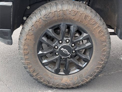 Used 2025 Chevrolet Silverado 2500 ZR2 w/ Technology Package AWD/4WD image 10