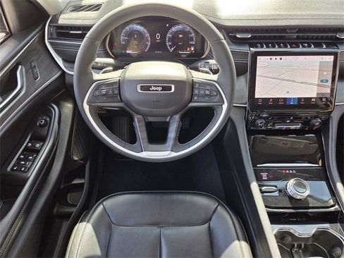 Used 2023 Jeep Grand Cherokee Limited w/ Black Appearance Package image 18