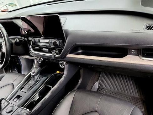 Certified 2024 Toyota Grand Highlander AWD image 16