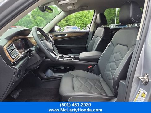 Used 2025 Volkswagen Atlas SE FWD image 9