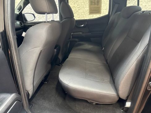 Used 2019 Toyota Tacoma TRD Sport RWD image 13