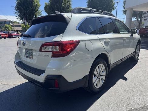 Used 2018 Subaru Outback 2.5i Premium AWD/4WD image 5