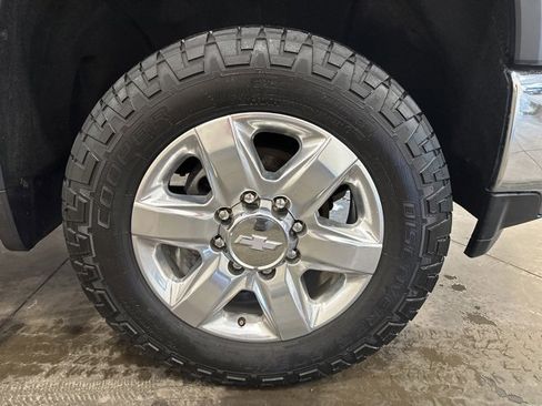 Used 2020 Chevrolet Silverado 2500 LTZ w/ LTZ Plus Package image 41