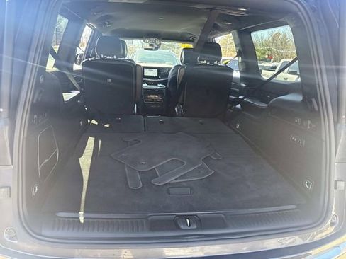 Used 2024 Jeep Wagoneer Series III AWD/4WD image 8