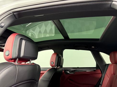 Certified 2026 Porsche Macan AWD/4WD image 17