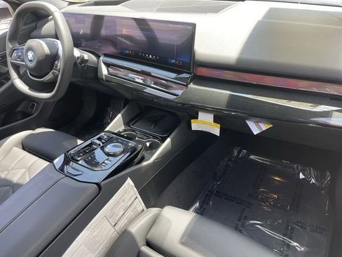 New 2026 BMW i5 eDrive40 w/ Premium Package RWD image 12