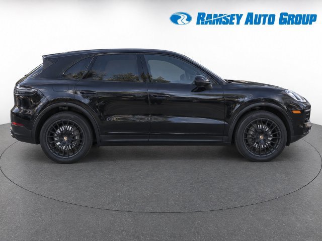 Used 2023 Porsche Cayenne AWD/4WD image 8
