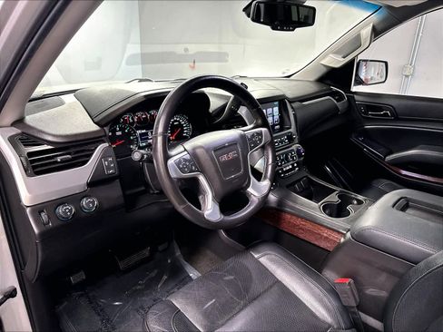 Used 2017 GMC Yukon XL SLT AWD/4WD image 14
