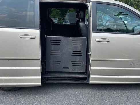 Used 2014 Dodge Grand Caravan R/T w/ Safety Sphere Group FWD image 10