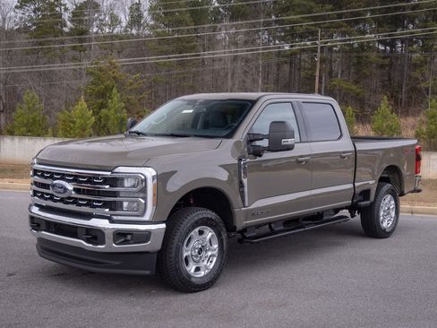 New 2026 Ford F250 XLT w/ XLT Premium Package image 3
