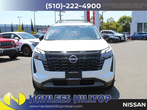 New 2026 Nissan Pathfinder SL w/ SL Premium Package AWD/4WD image 4