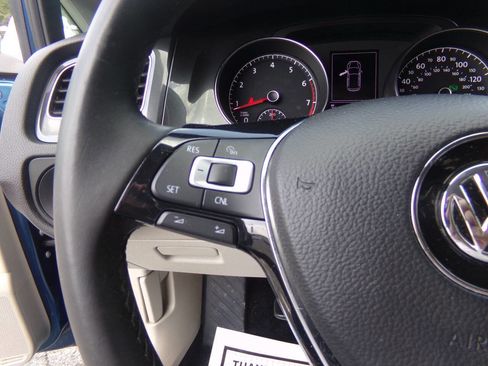 Used 2018 Volkswagen Golf S image 27