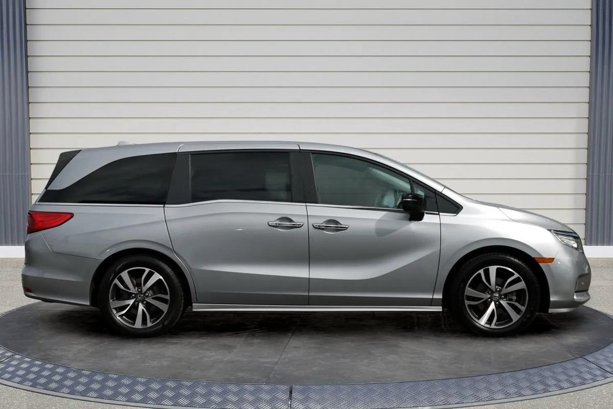 Used 2023 Honda Odyssey Touring image 8