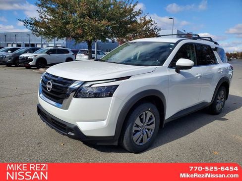 New 2025 Nissan Pathfinder SV image 5