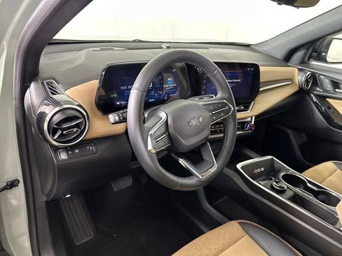 Used 2025 Chevrolet Equinox ACTIV w/ Safety and Technology Package image 13