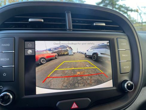 Used 2025 Kia Soul LX w/ LX Technology Package image 17