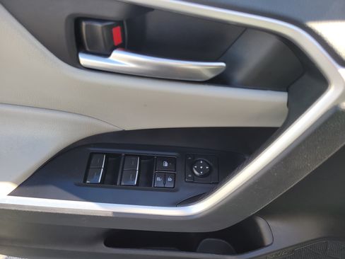 Used 2022 Toyota RAV4 XLE w/ Convenience Package FWD image 18