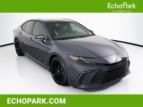 Used 2026 Toyota Camry SE FWD image 1