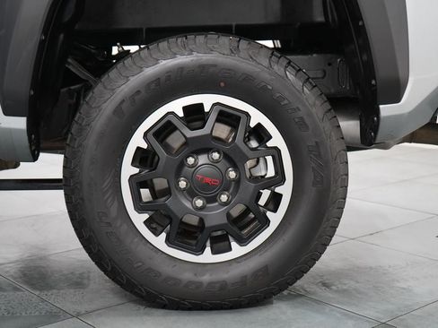 Used 2025 Toyota Tacoma TRD Off-Road AWD/4WD image 31