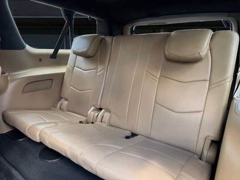 Used 2019 Cadillac Escalade ESV Platinum AWD/4WD image 16