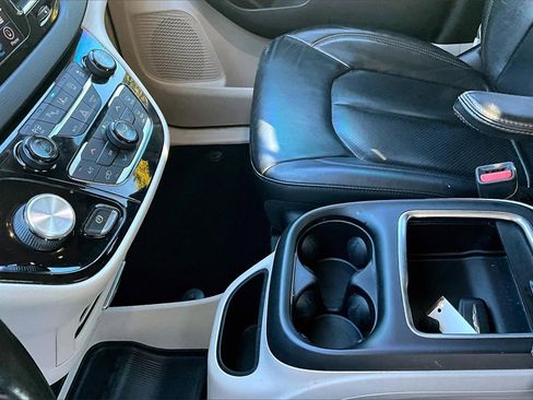 Used 2019 Chrysler Pacifica Touring-L Plus w/ Advanced Safetytec Group image 17