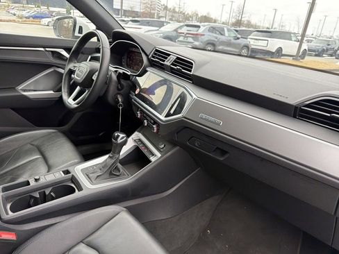 Used 2025 Audi Q3 2.0T Premium image 16
