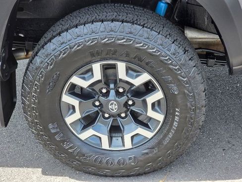 Used 2023 Toyota Tacoma TRD Off-Road AWD/4WD image 12