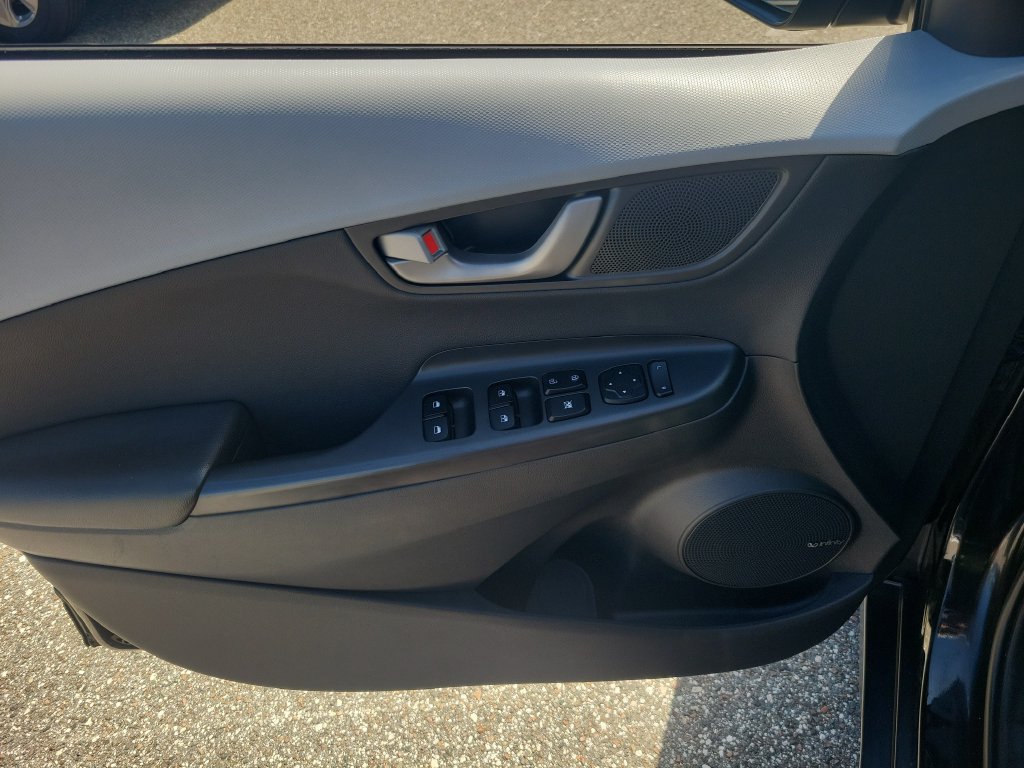 Used 2021 Hyundai Kona Limited FWD image 12