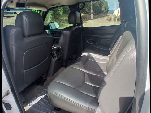 Used 2004 Chevrolet Silverado 2500 LT w/ Heavy-Duty Power Package image 10