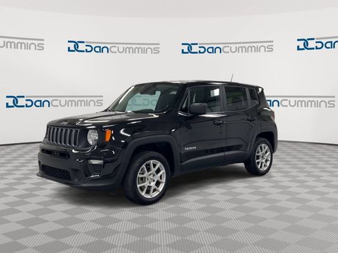 Used 2023 Jeep Renegade Latitude AWD/4WD image 4