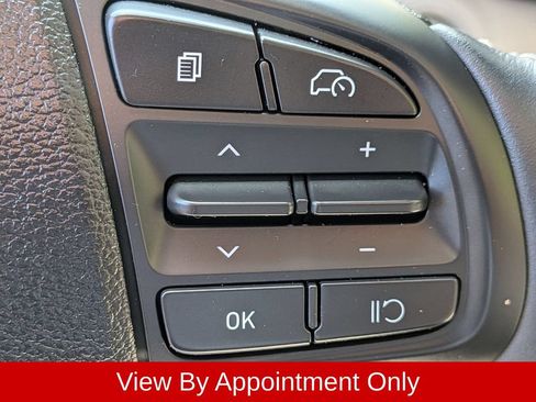 Used 2025 Hyundai Venue SEL FWD image 27
