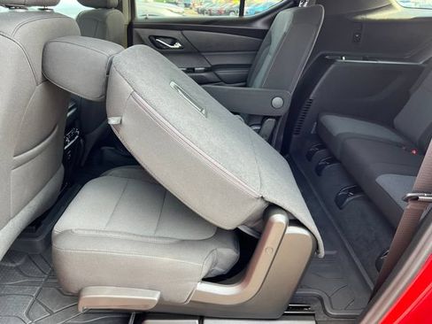 Used 2023 Chevrolet Traverse LT w/ Rear Camera Mirror Package AWD/4WD image 6