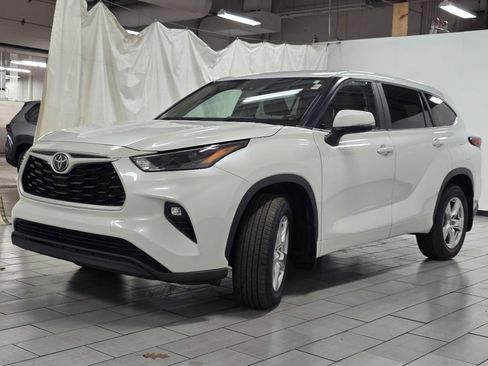 Certified 2023 Toyota Highlander LE image 11