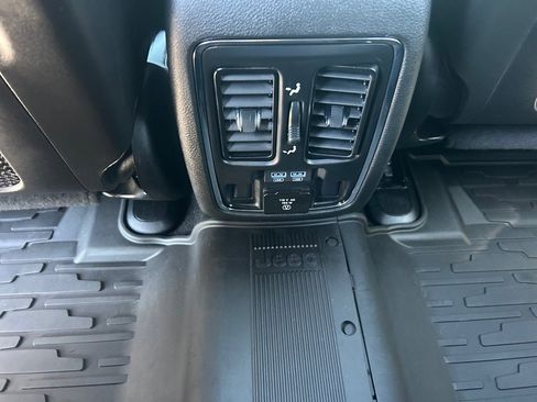 Used 2021 Jeep Grand Cherokee Limited image 31