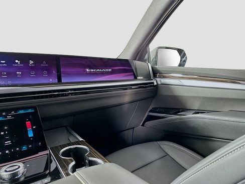 Used 2025 Cadillac Escalade Luxury image 25