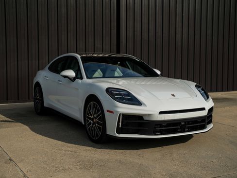 New 2026 Porsche Panamera image 7