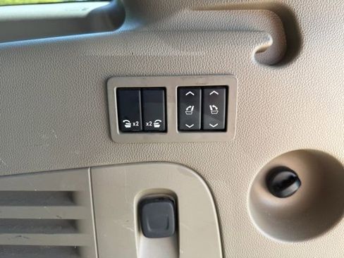 Used 2018 Chevrolet Suburban Premier image 22