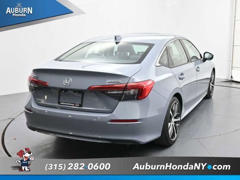 Used 2024 Honda Civic Touring image 3