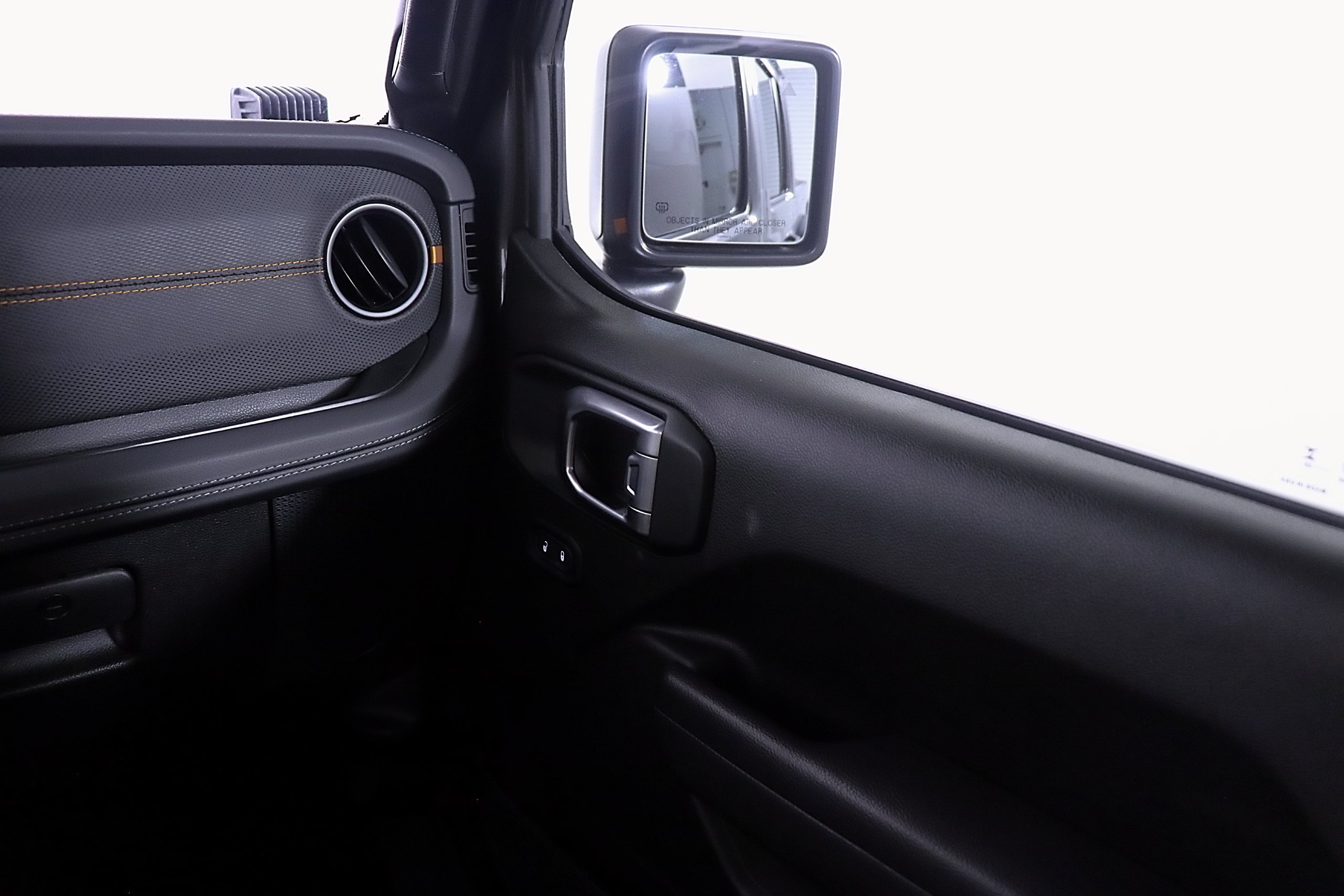 Used 2025 Jeep Gladiator Mojave w/ Safety Group AWD/4WD image 14