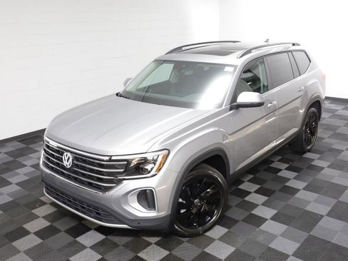 New 2026 Volkswagen Atlas SE image 2