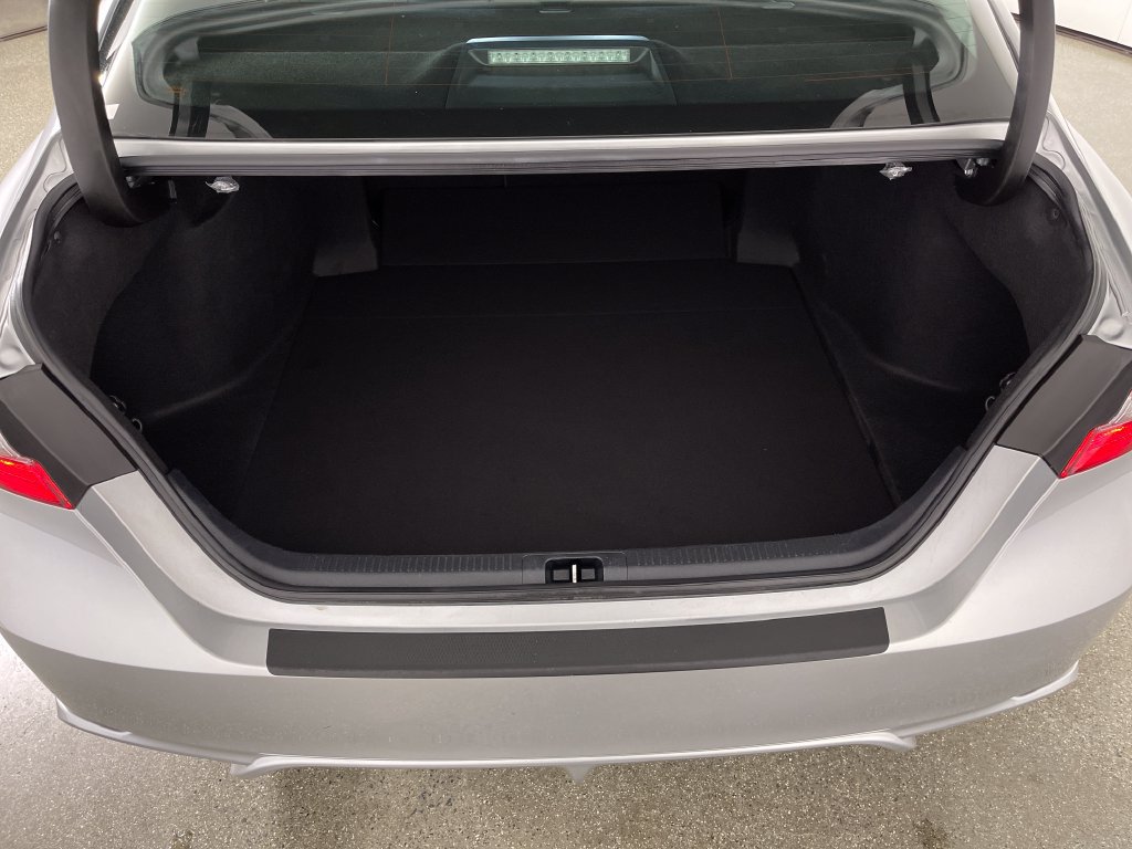 Used 2021 Toyota Camry SE w/ Convenience Package FWD image 10