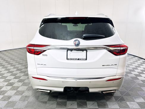 Used 2018 Buick Enclave Avenir w/ Avenir Technology Package FWD image 4
