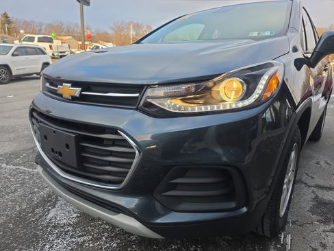 Used 2022 Chevrolet Trax LT w/ LT Convenience Package image 12